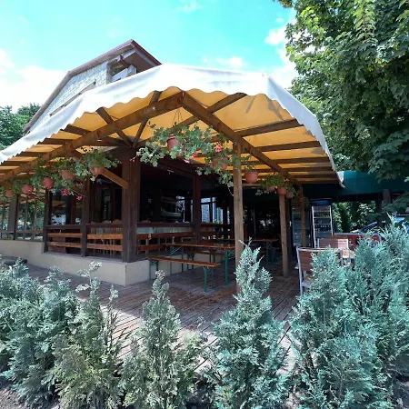 Claudia 南埃福列